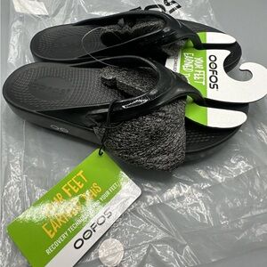 OOFOS OOlala RECOVERY SANDAL Flip Flop Glossy Black -Women’s 6-new